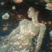 Ophelia × Taylor Swift – die neue Melancholie Ophelia × Taylor Swift – die neue Melancholie